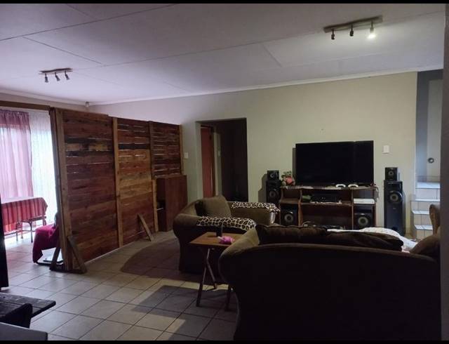 3 BEDROOM HOUSE FOR SALE IN AERORAND